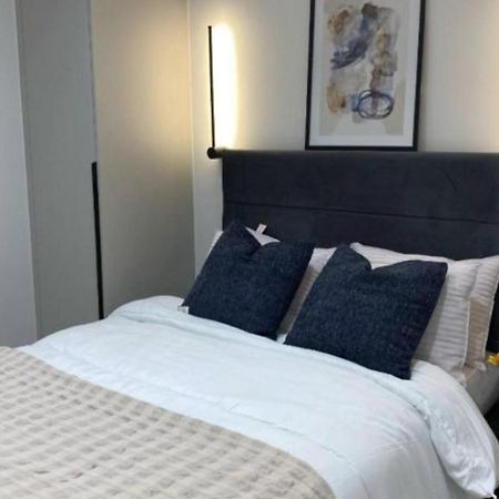 Modern 1-Bed Apartment In Buckinghamshire With Free Wifi, Parking & Garden ハイワイクーム エクステリア 写真