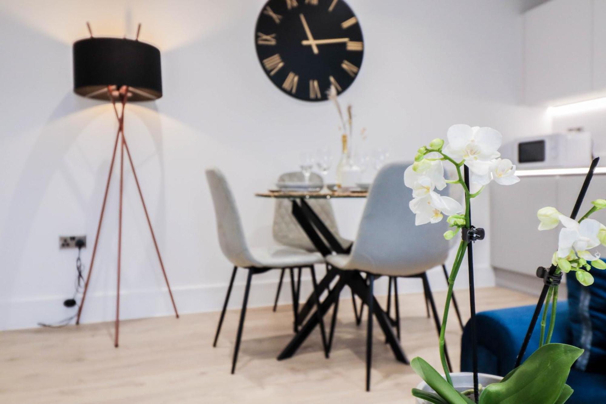 Modern 1-Bed Apartment In Buckinghamshire With Free Wifi, Parking & Garden ハイワイクーム エクステリア 写真