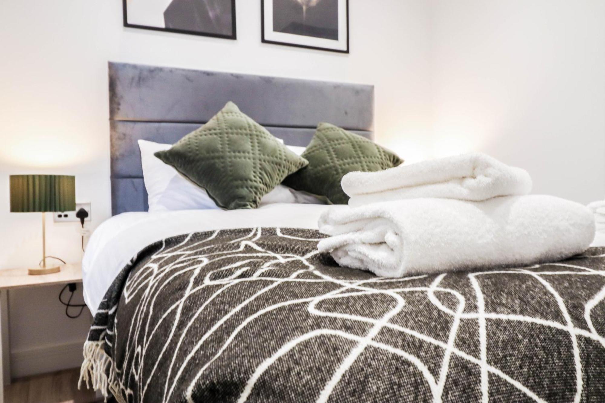 Modern 1-Bed Apartment In Buckinghamshire With Free Wifi, Parking & Garden ハイワイクーム エクステリア 写真