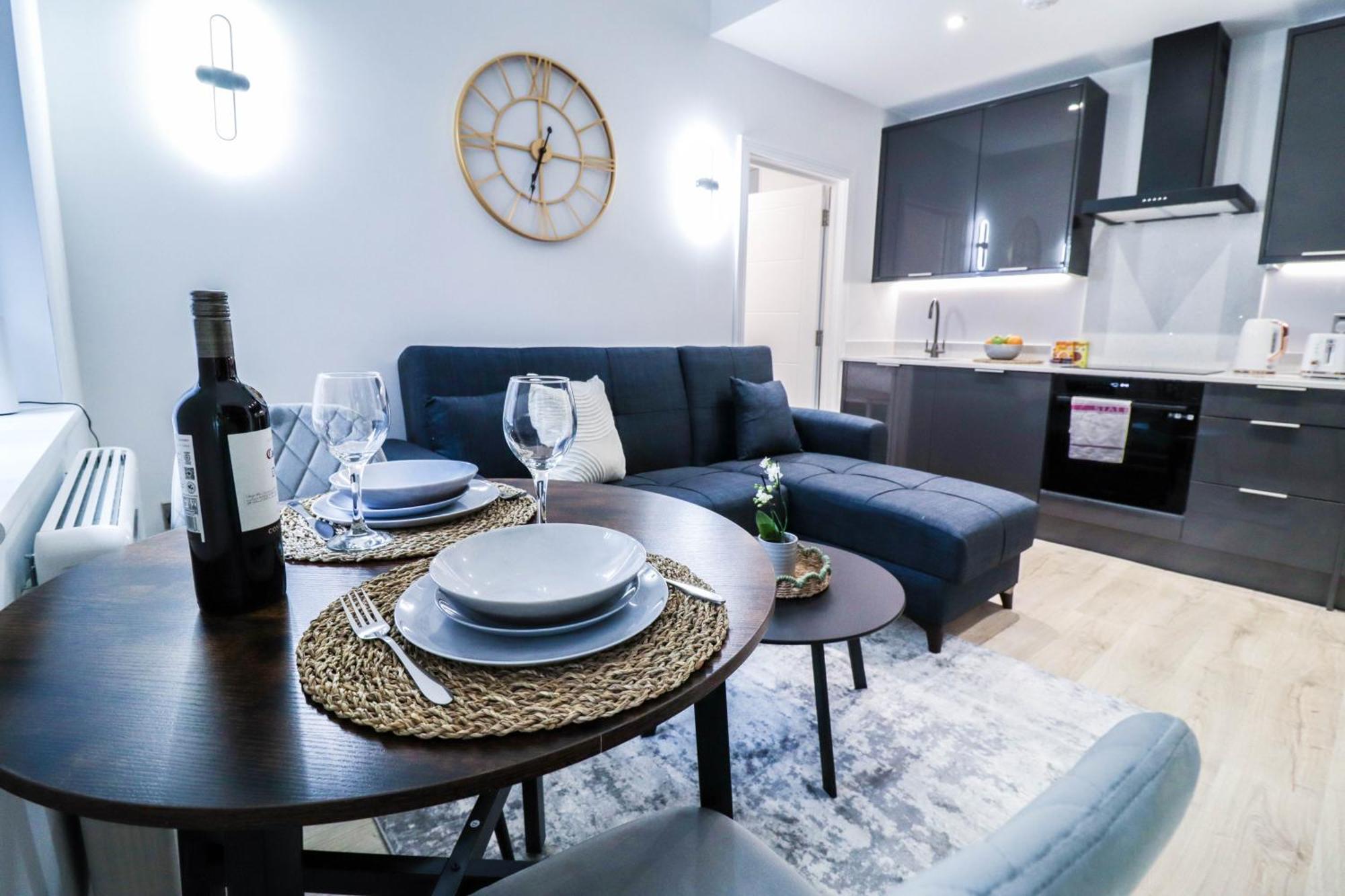 Modern 1-Bed Apartment In Buckinghamshire With Free Wifi, Parking & Garden ハイワイクーム エクステリア 写真