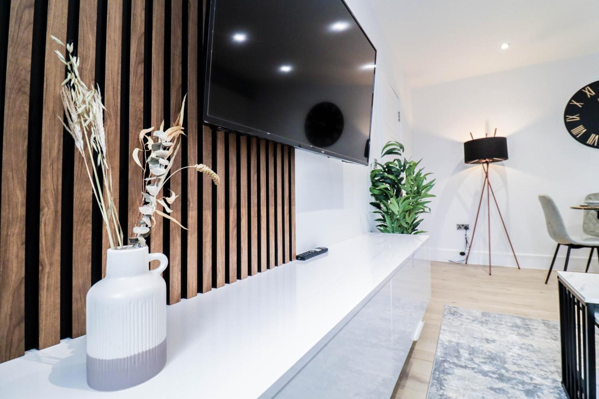 Modern 1-Bed Apartment In Buckinghamshire With Free Wifi, Parking & Garden ハイワイクーム エクステリア 写真
