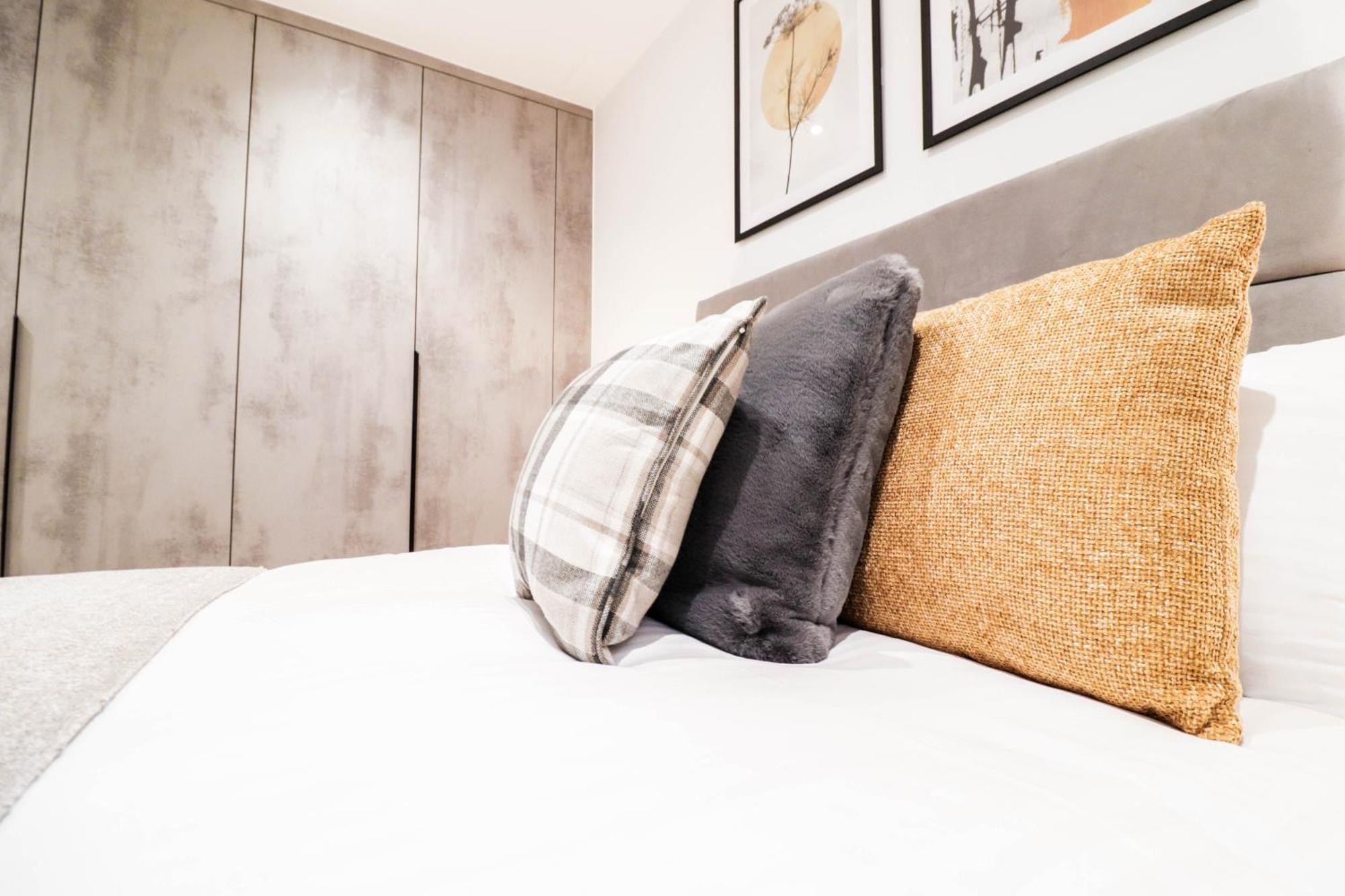 Modern 1-Bed Apartment In Buckinghamshire With Free Wifi, Parking & Garden ハイワイクーム エクステリア 写真