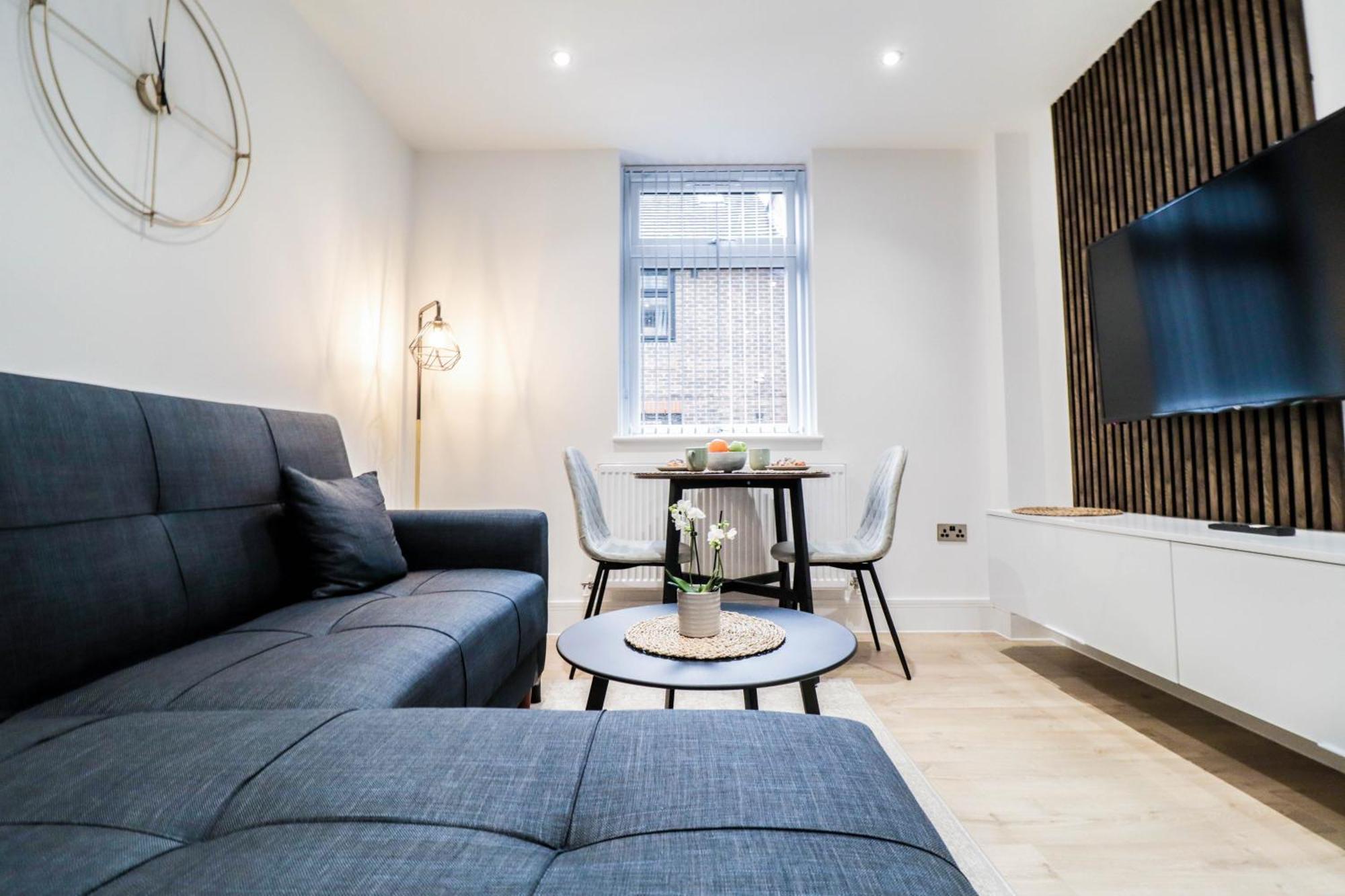 Modern 1-Bed Apartment In Buckinghamshire With Free Wifi, Parking & Garden ハイワイクーム エクステリア 写真