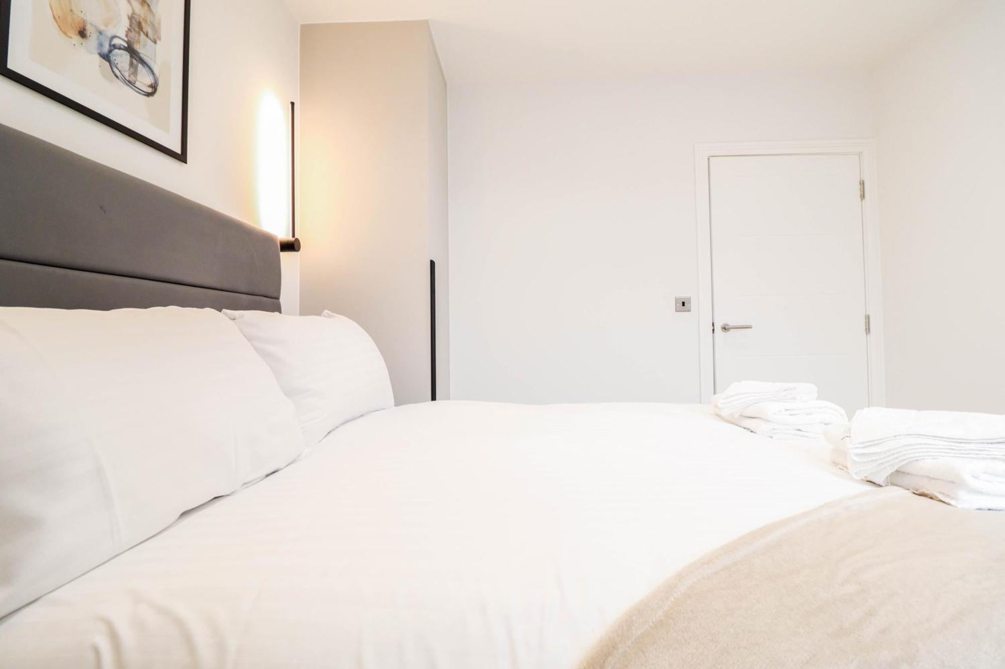 Modern 1-Bed Apartment In Buckinghamshire With Free Wifi, Parking & Garden ハイワイクーム エクステリア 写真