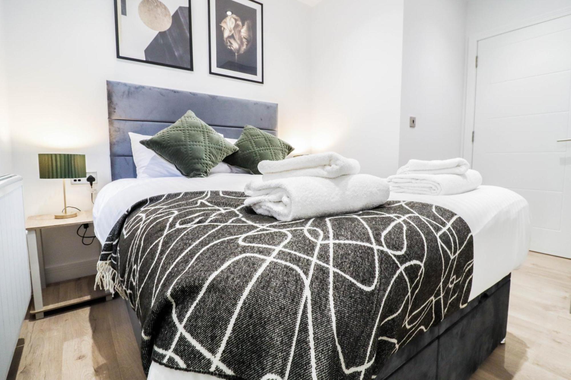 Modern 1-Bed Apartment In Buckinghamshire With Free Wifi, Parking & Garden ハイワイクーム エクステリア 写真