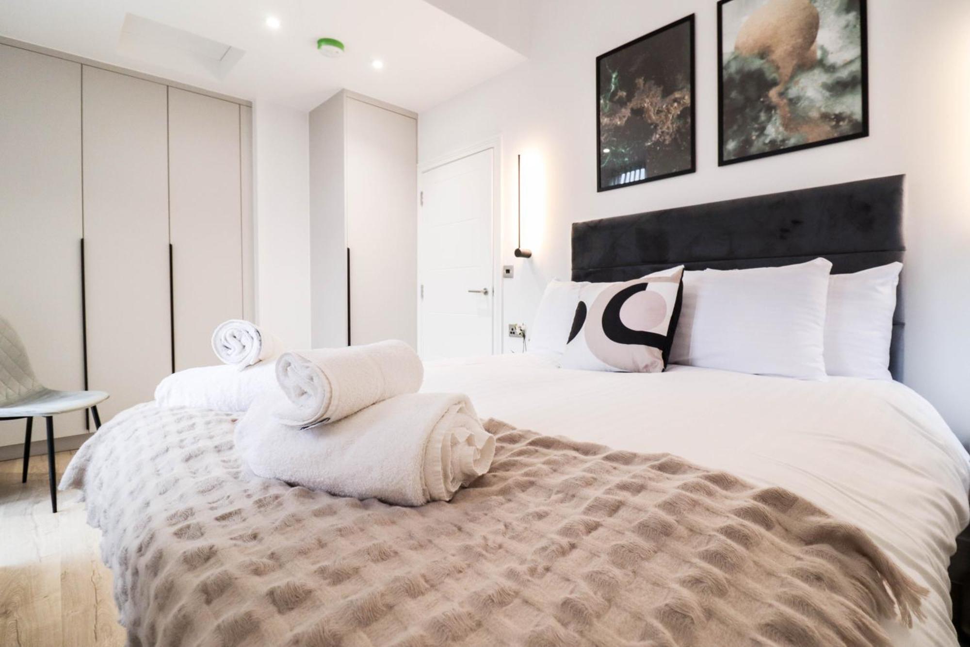 Modern 1-Bed Apartment In Buckinghamshire With Free Wifi, Parking & Garden ハイワイクーム エクステリア 写真