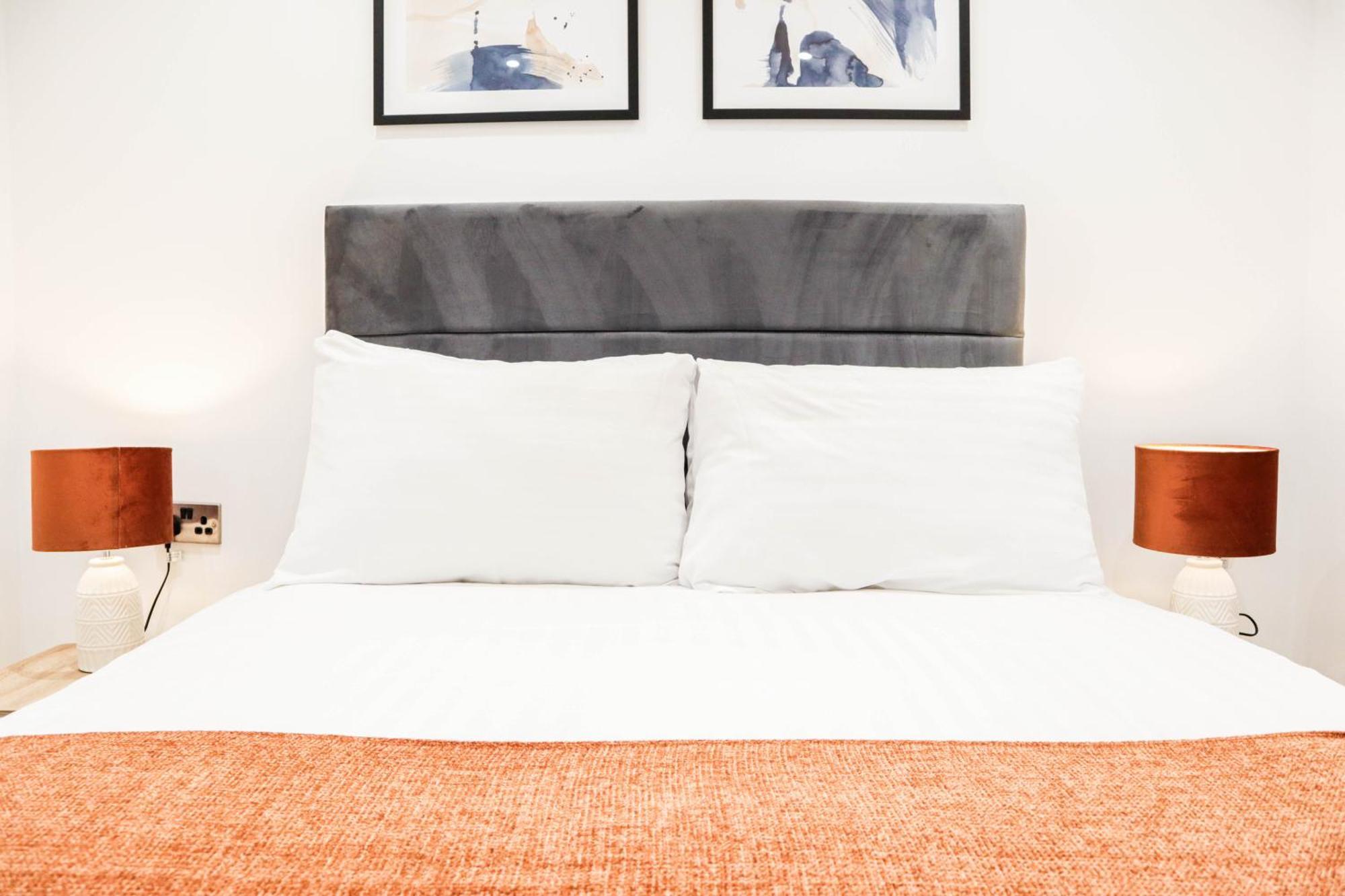 Modern 1-Bed Apartment In Buckinghamshire With Free Wifi, Parking & Garden ハイワイクーム エクステリア 写真