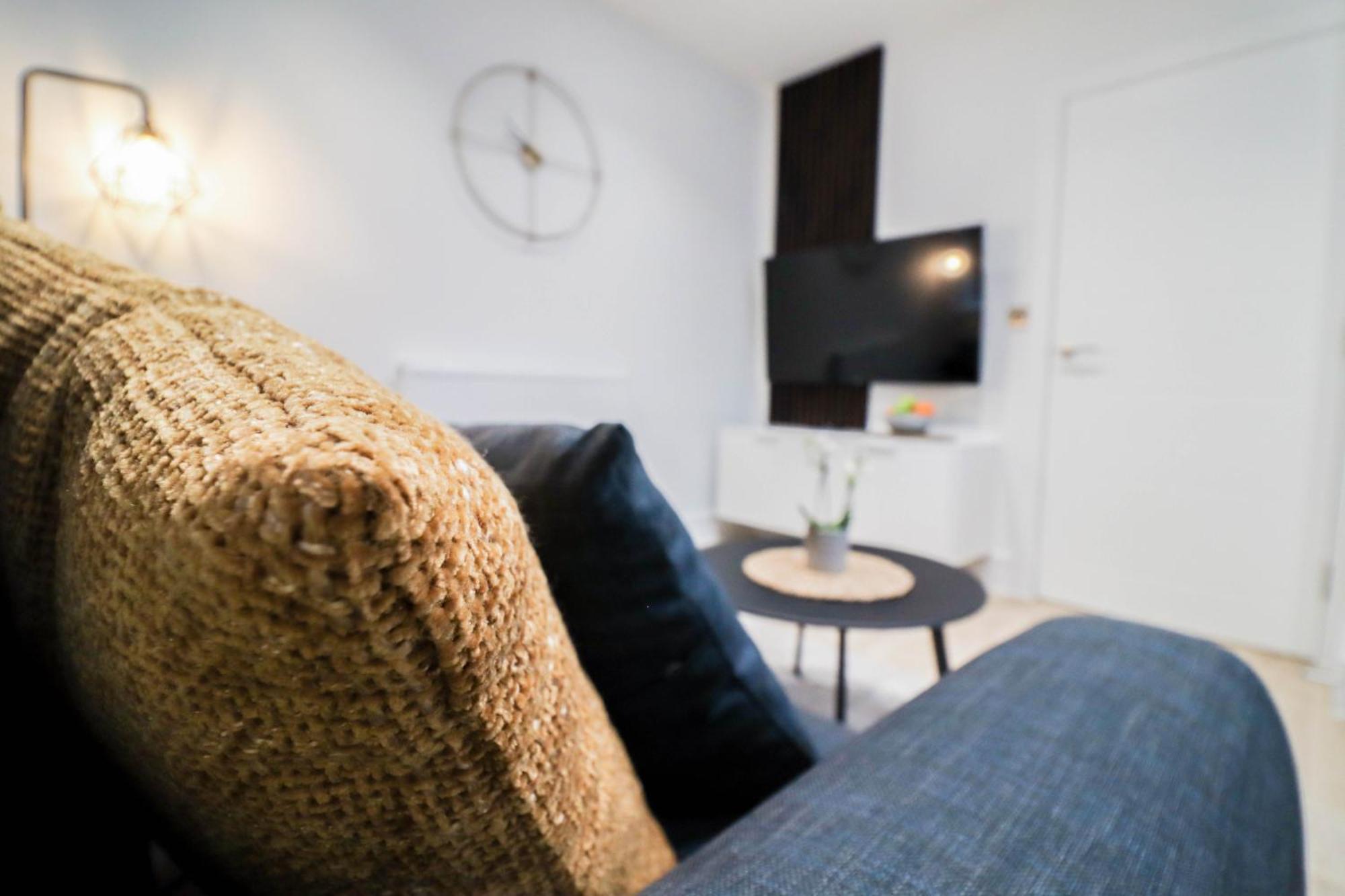 Modern 1-Bed Apartment In Buckinghamshire With Free Wifi, Parking & Garden ハイワイクーム エクステリア 写真