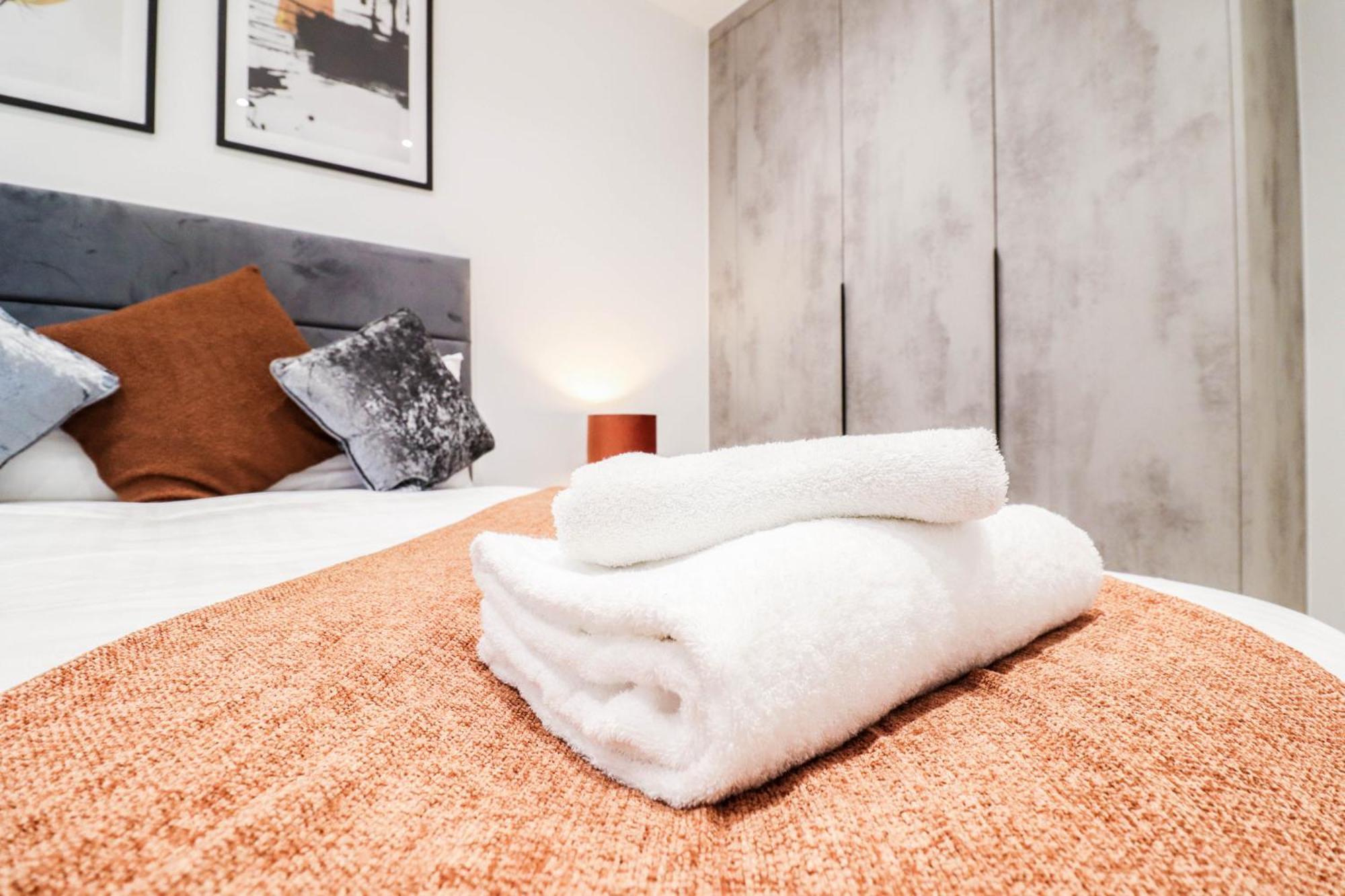 Modern 1-Bed Apartment In Buckinghamshire With Free Wifi, Parking & Garden ハイワイクーム エクステリア 写真