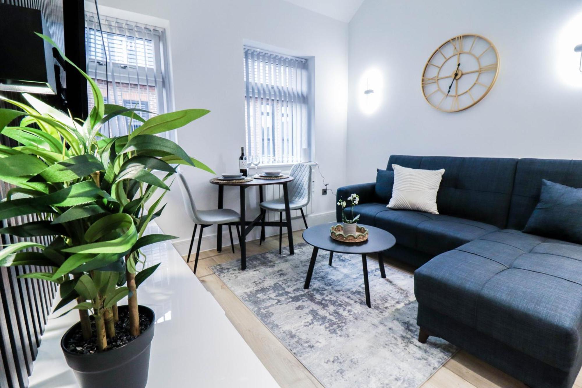 Modern 1-Bed Apartment In Buckinghamshire With Free Wifi, Parking & Garden ハイワイクーム エクステリア 写真