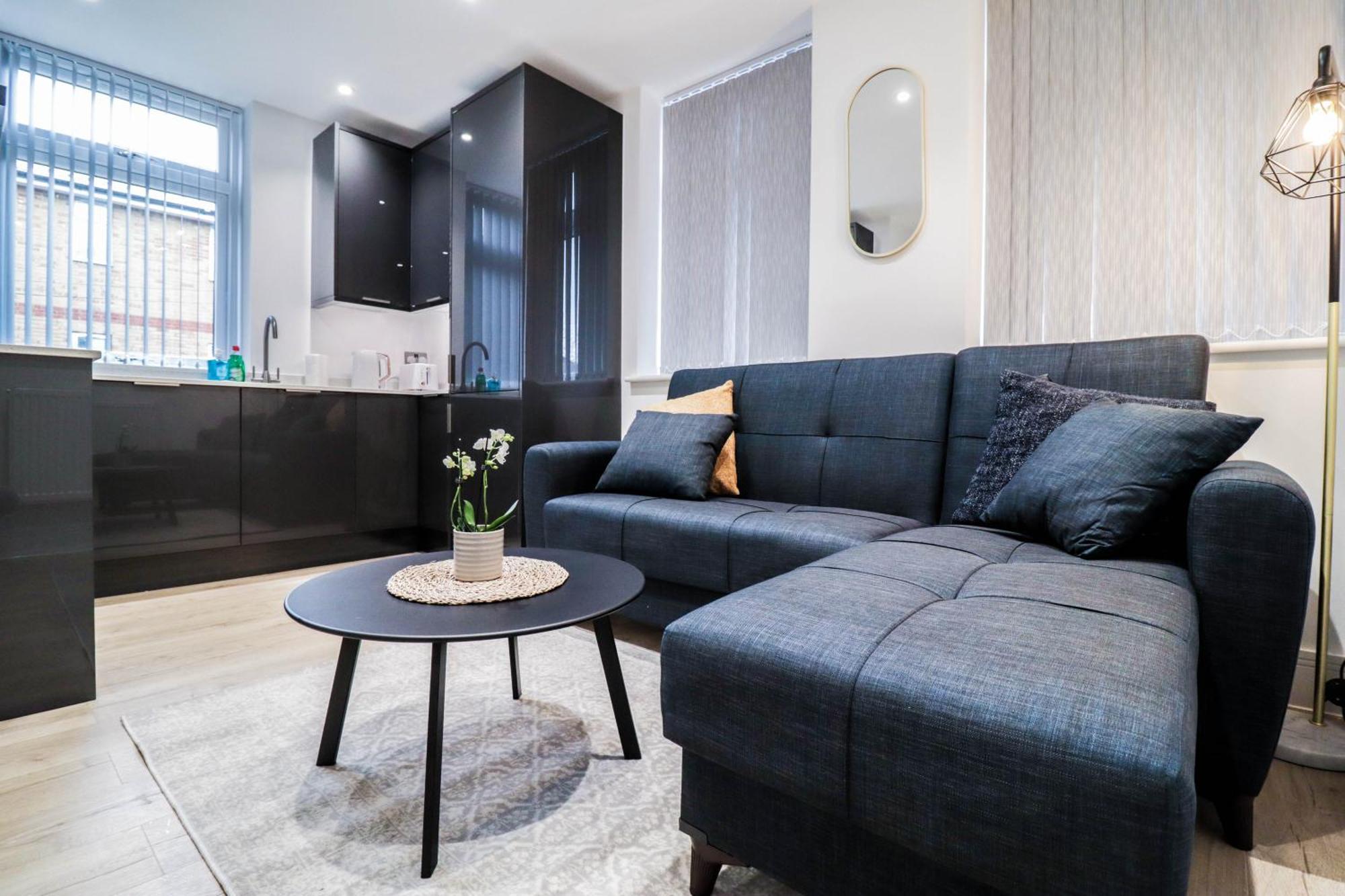 Modern 1-Bed Apartment In Buckinghamshire With Free Wifi, Parking & Garden ハイワイクーム エクステリア 写真