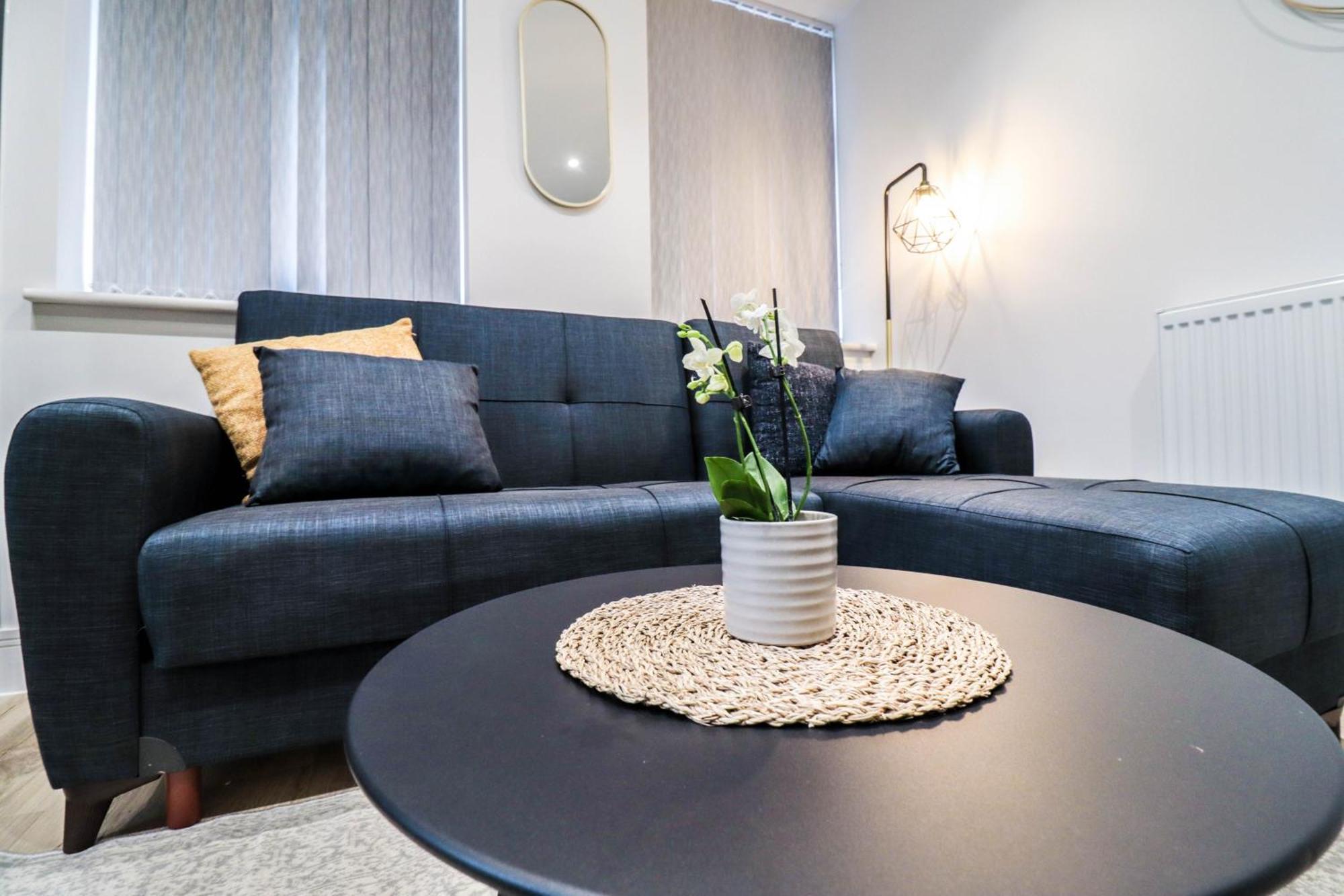 Modern 1-Bed Apartment In Buckinghamshire With Free Wifi, Parking & Garden ハイワイクーム エクステリア 写真