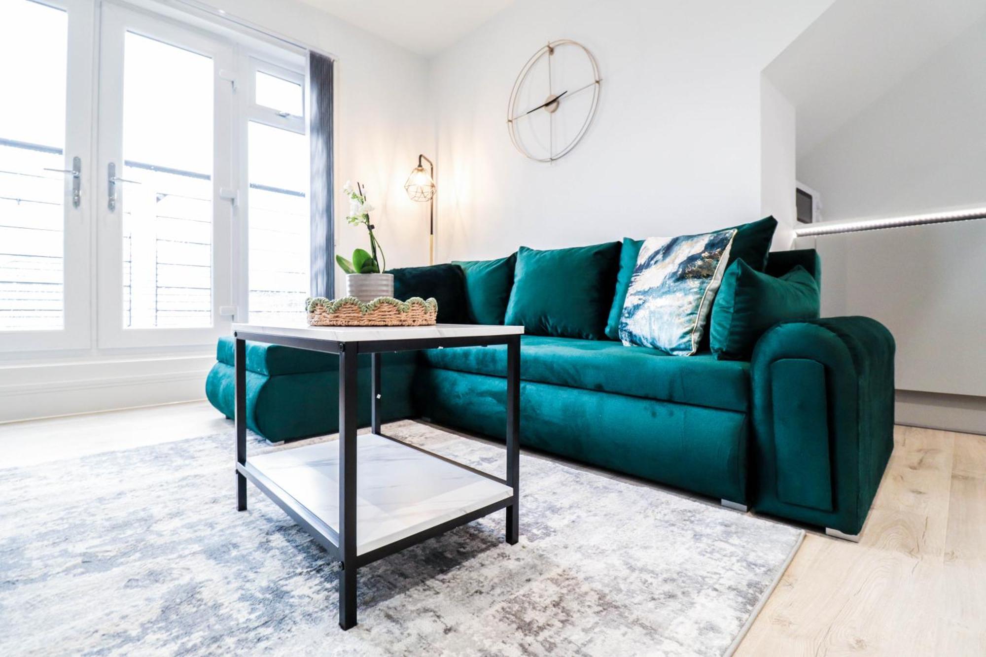 Modern 1-Bed Apartment In Buckinghamshire With Free Wifi, Parking & Garden ハイワイクーム エクステリア 写真