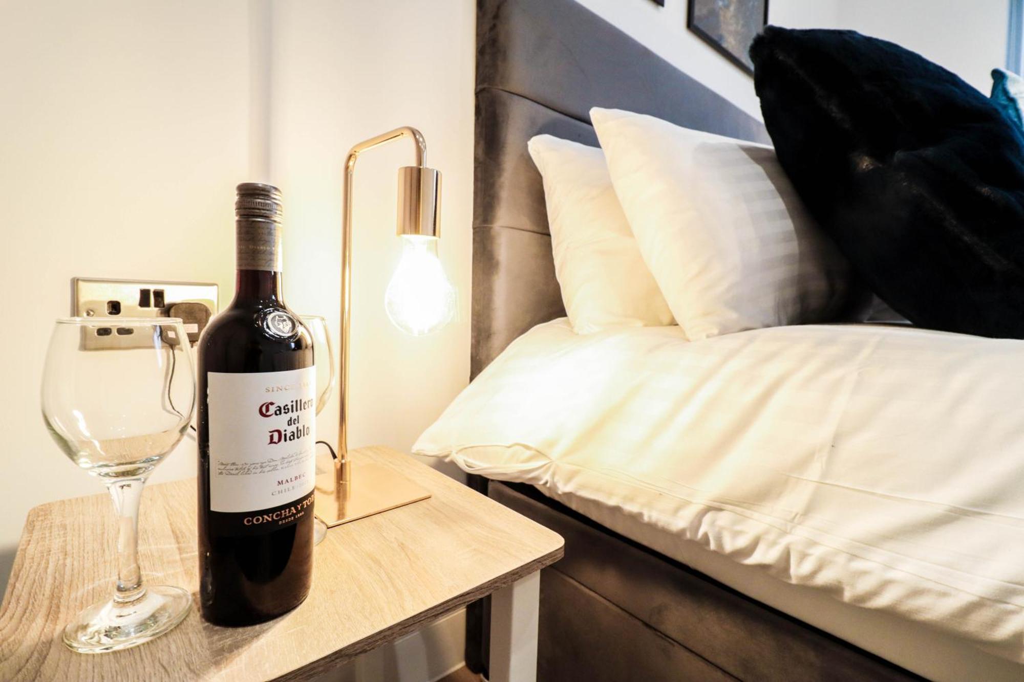Modern 1-Bed Apartment In Buckinghamshire With Free Wifi, Parking & Garden ハイワイクーム エクステリア 写真