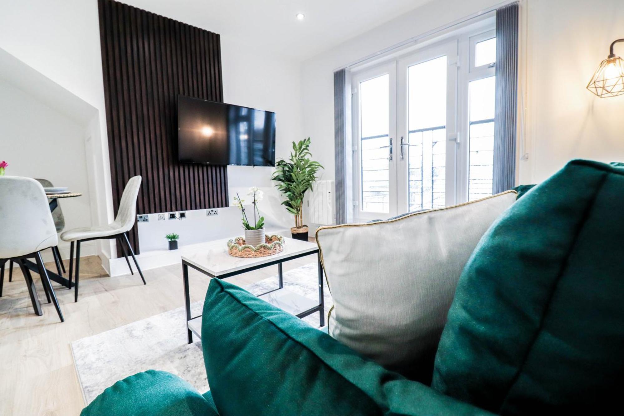 Modern 1-Bed Apartment In Buckinghamshire With Free Wifi, Parking & Garden ハイワイクーム エクステリア 写真