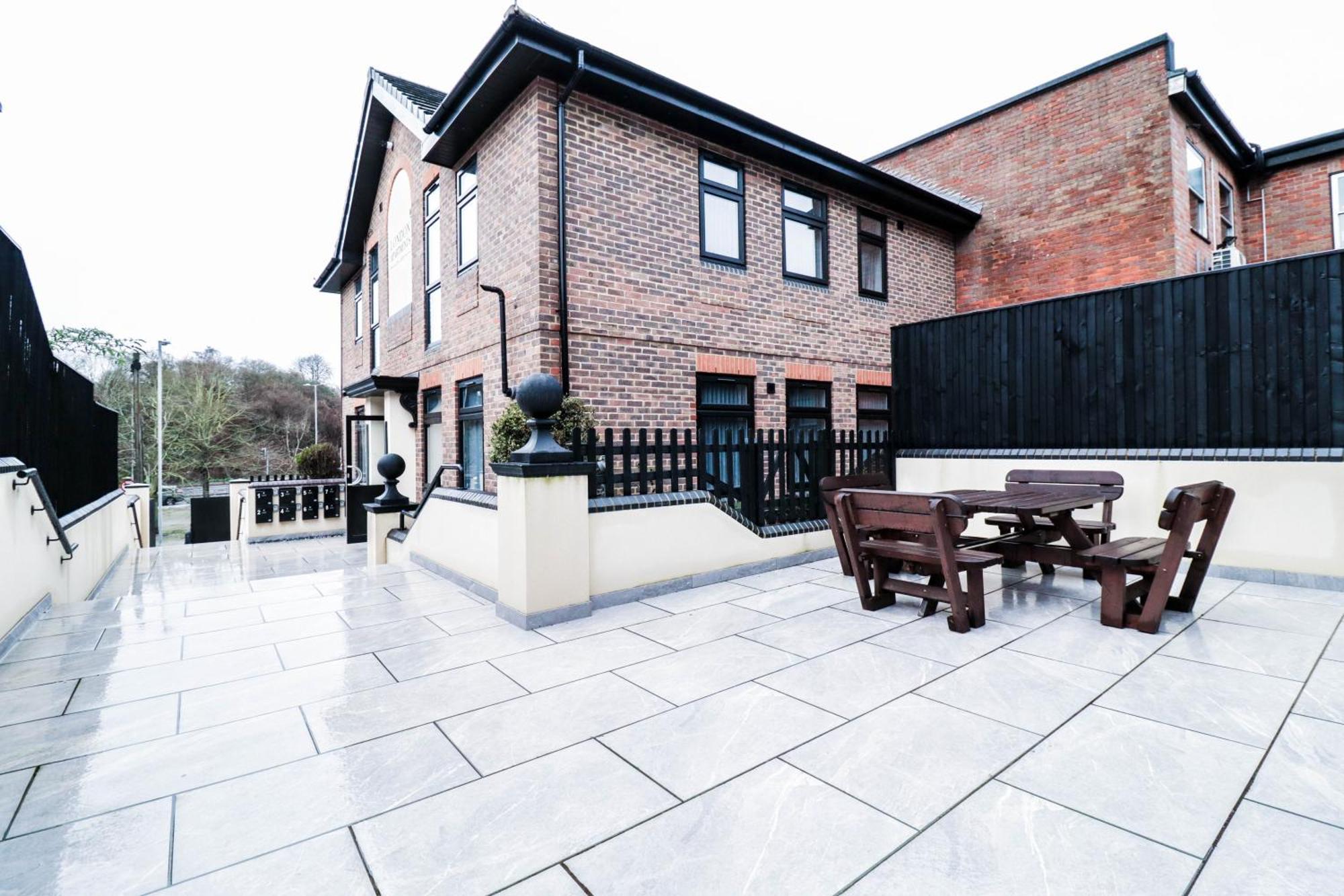 Modern 1-Bed Apartment In Buckinghamshire With Free Wifi, Parking & Garden ハイワイクーム エクステリア 写真