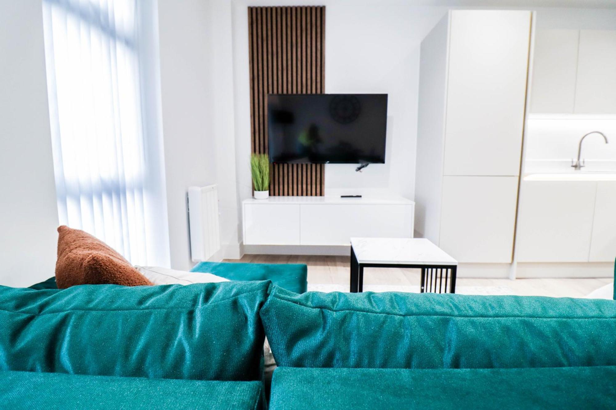 Modern 1-Bed Apartment In Buckinghamshire With Free Wifi, Parking & Garden ハイワイクーム エクステリア 写真